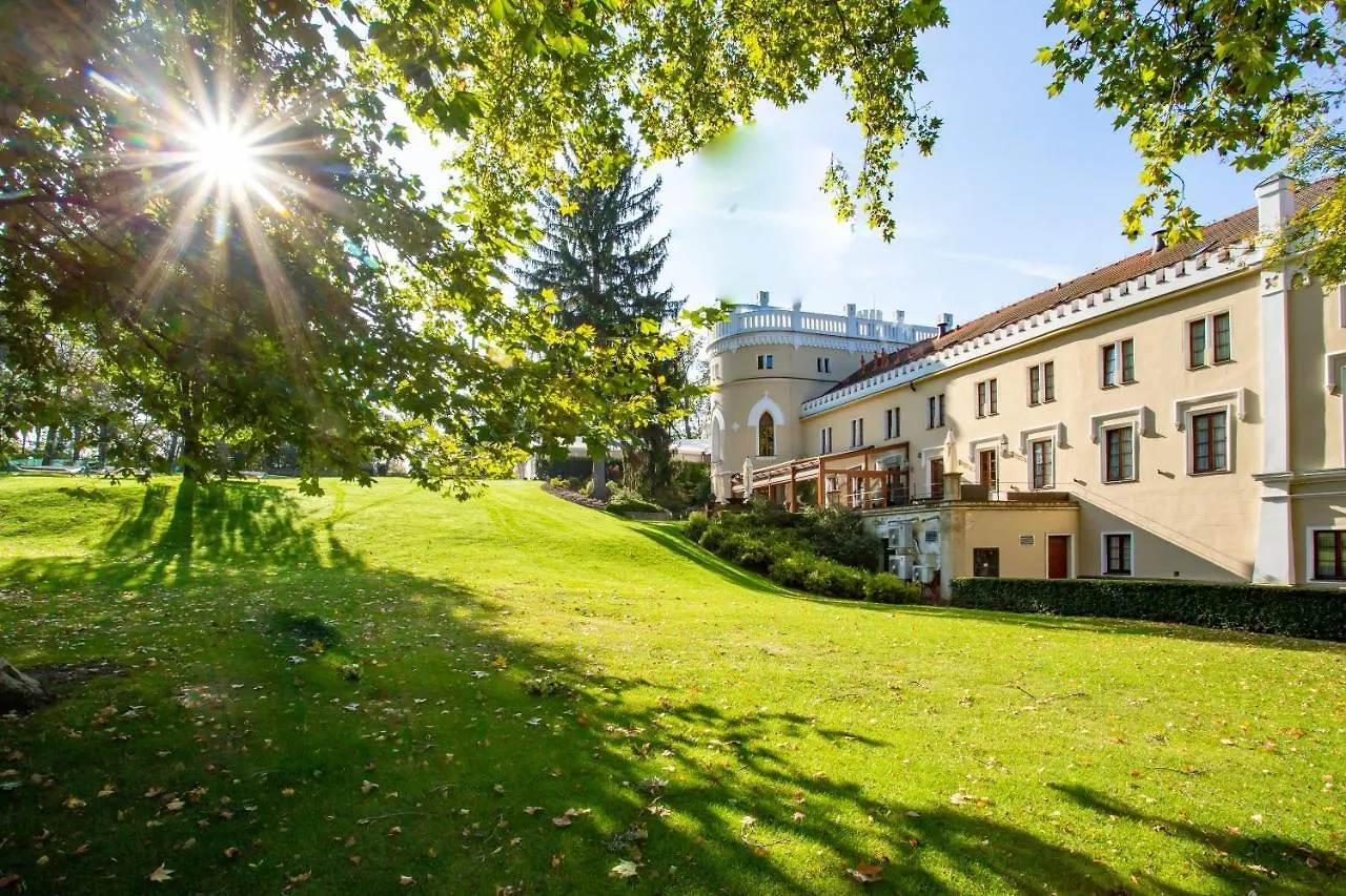 Chateau St. Havel - Wellness Hotel Прага 4*,